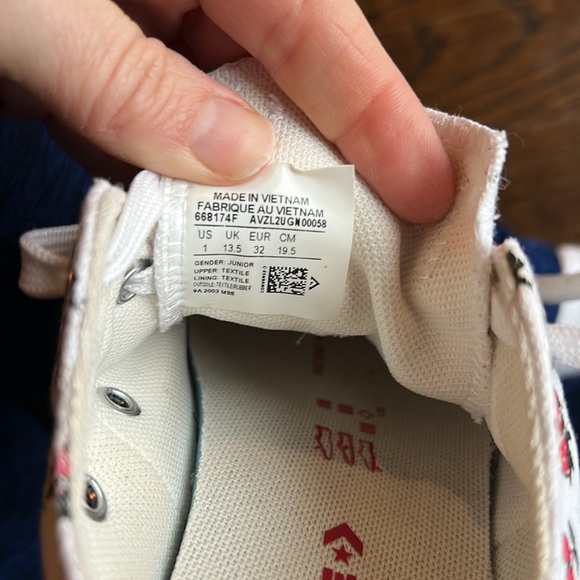 Converse strawberry sneakers - Picture 11 of 12